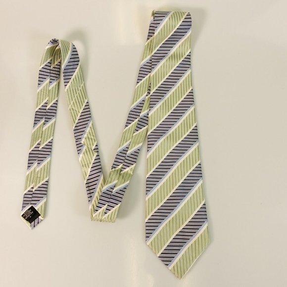 GEOFFREY BEENE Men's 100% Silk Lime Green Gray Neck Tie STANDARD Striped Chevron - Picture 4 of 13